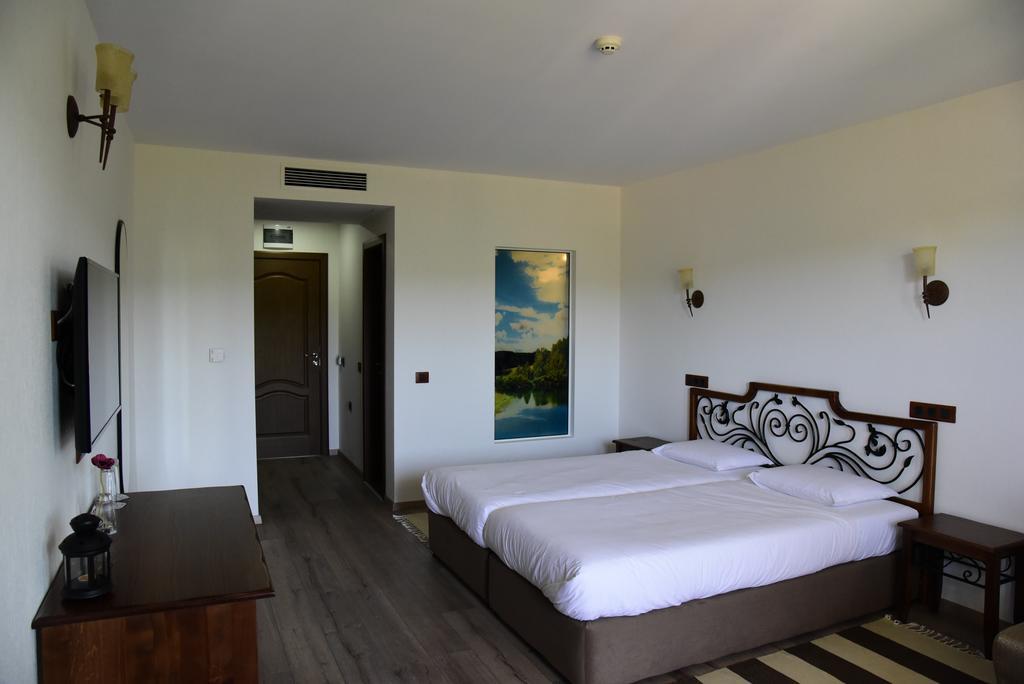 Sinabovite Houses Hotel Badevtsi Ngoại thất bức ảnh